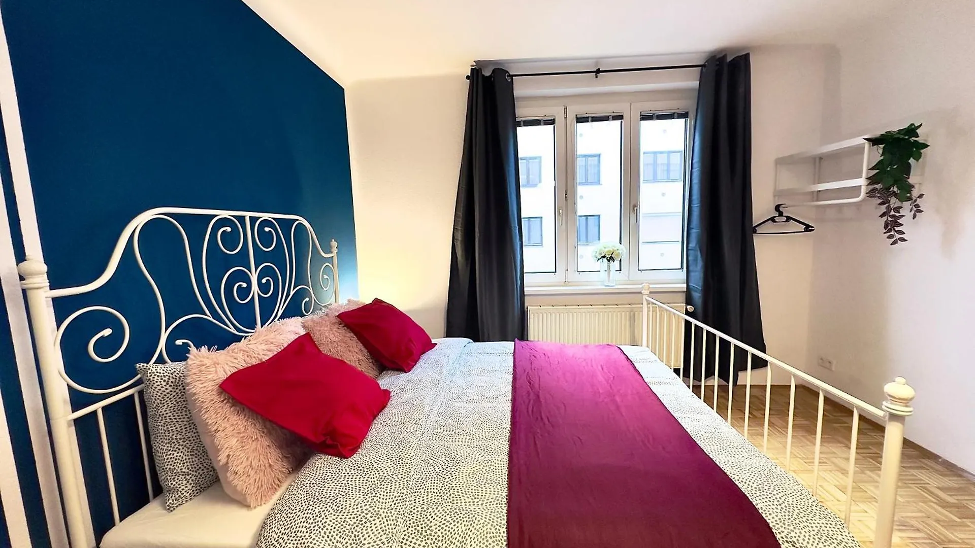 Design 3 Bedroom Near Main Train Station Apartment Вена