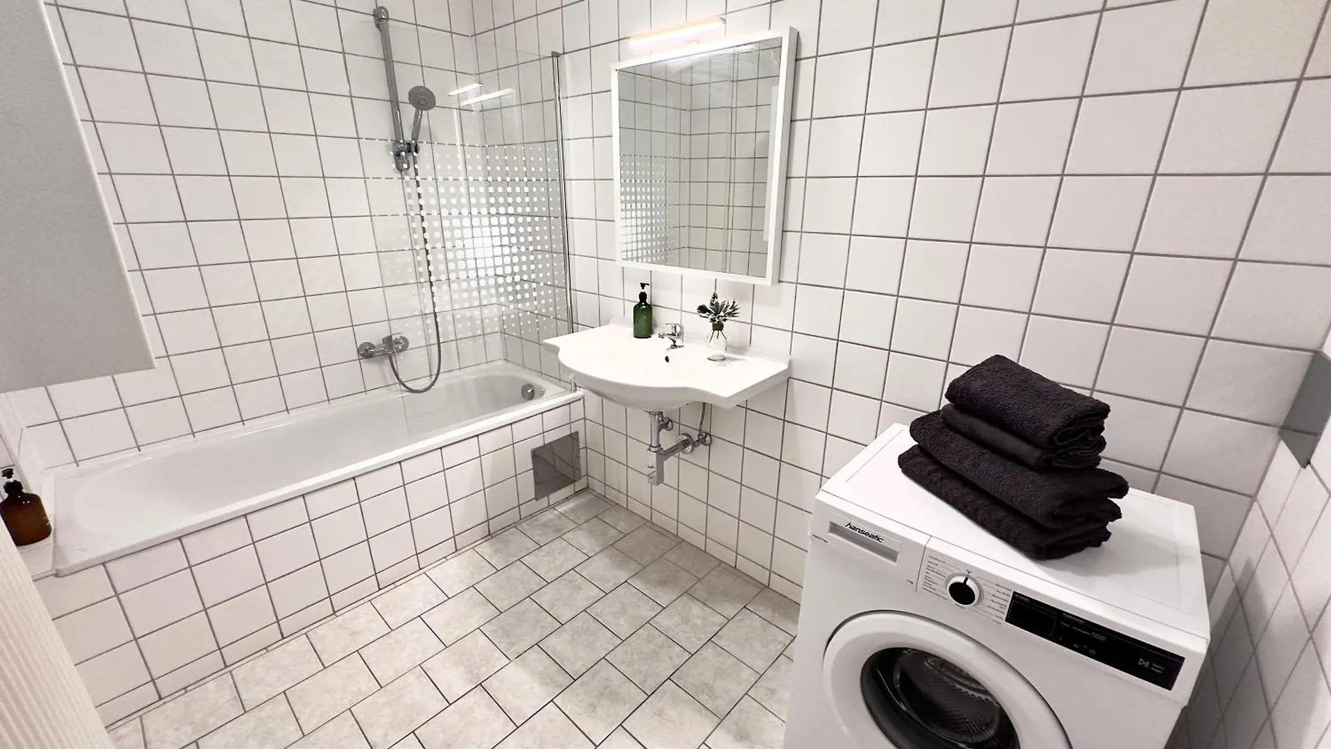 Design 3 Bedroom Near Main Train Station Apartment Вена